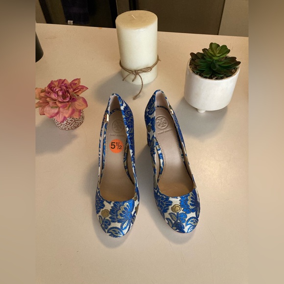 Tory Burch Elizabeth Pumps with Jacquard Fabric - Picture 8 of 13